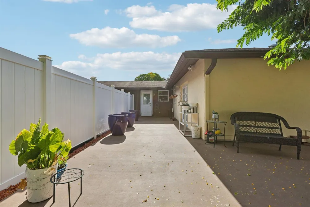 2075 SW 72ND AVENUE Davie, FL 33317