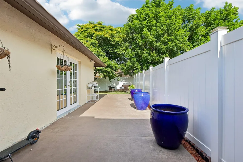 2075 SW 72ND AVENUE Davie, FL 33317