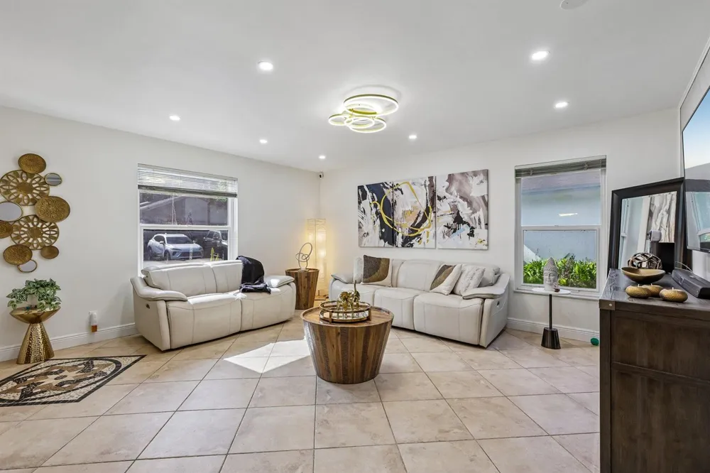 2075 SW 72ND AVENUE Davie, FL 33317