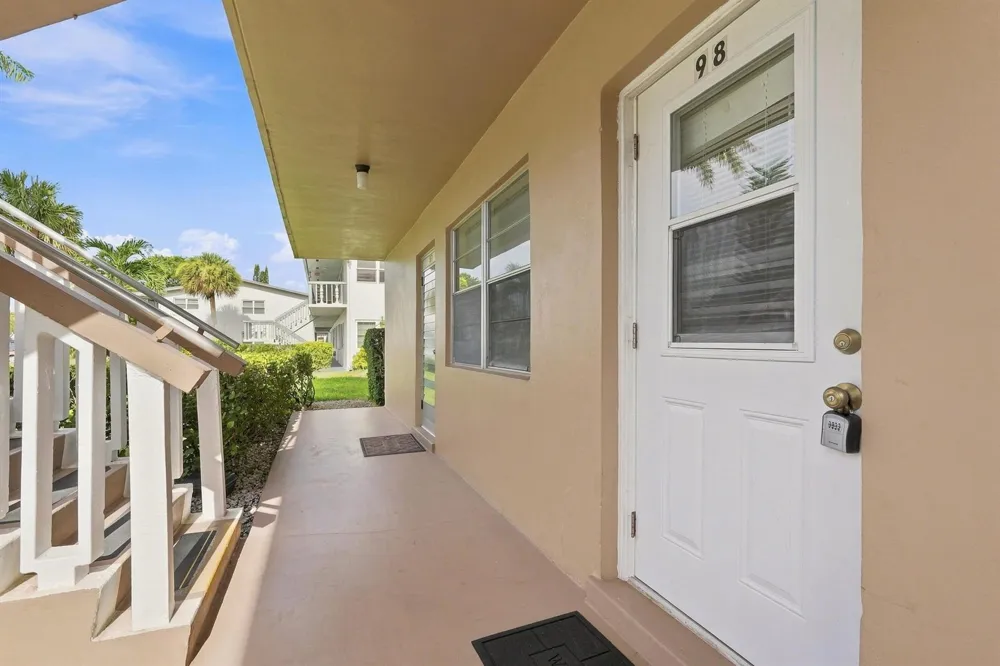 98 Norwich E West Palm Beach, FL 33417