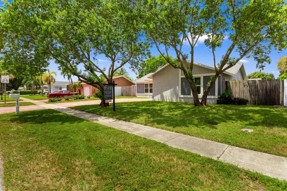 8621 NW 3RD STREET Pembroke Pines, FL 33024