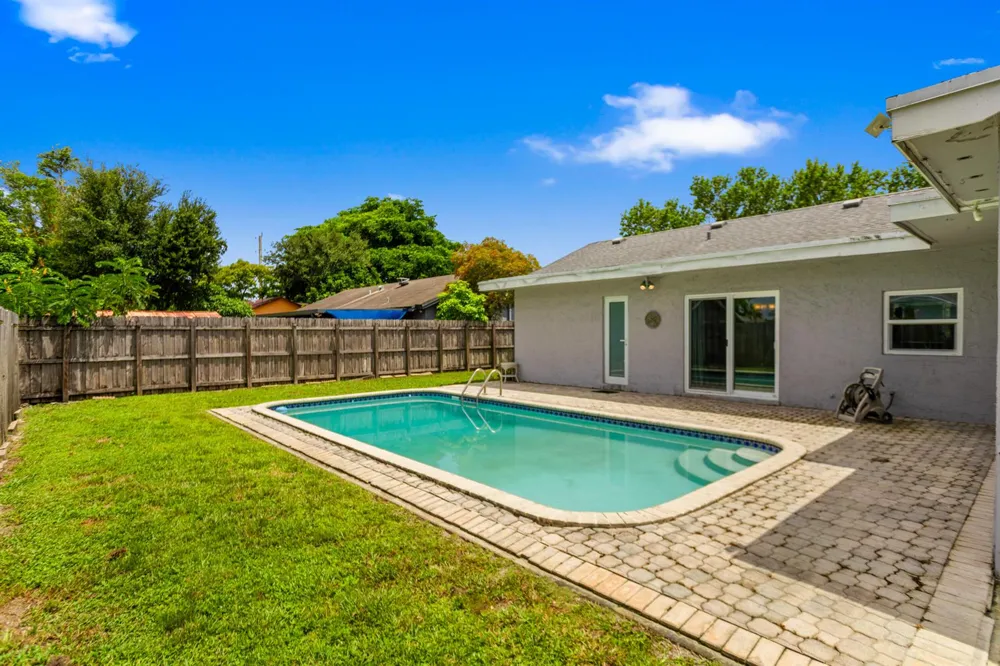 8621 NW 3RD STREET Pembroke Pines, FL 33024
