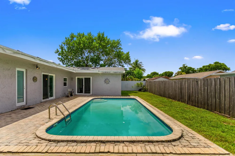 8621 NW 3RD STREET Pembroke Pines, FL 33024