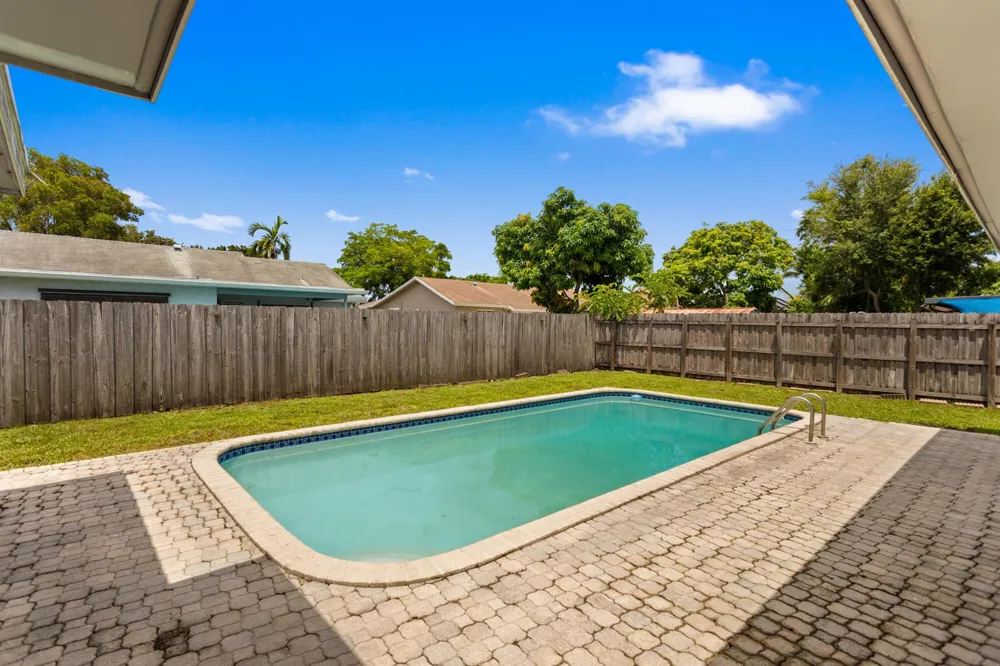 8621 NW 3RD STREET Pembroke Pines, FL 33024