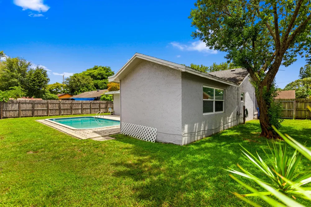 8621 NW 3RD STREET Pembroke Pines, FL 33024