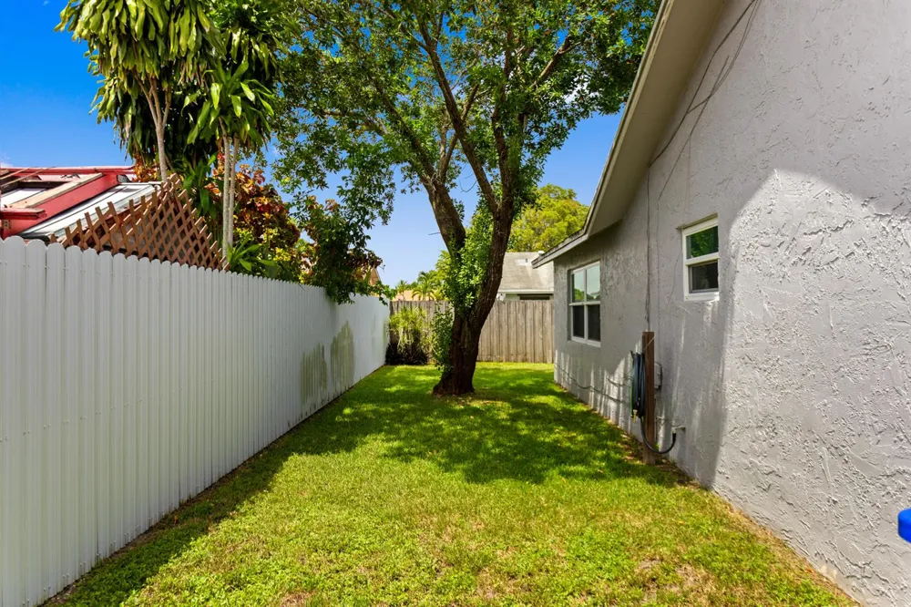 8621 NW 3RD STREET Pembroke Pines, FL 33024