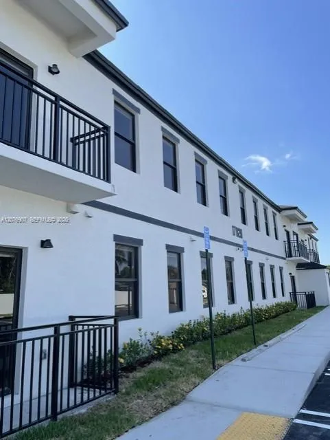17020 SW 104th Ave #202 Miami, FL 33157
