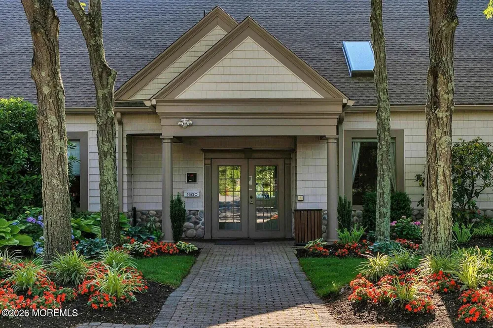 28 Spring Meadow Drive Lakewood, NJ 08701