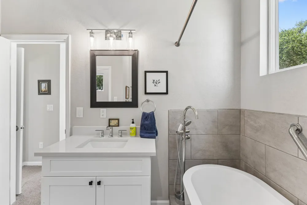 103 Hans Bell Blanco, TX 78606