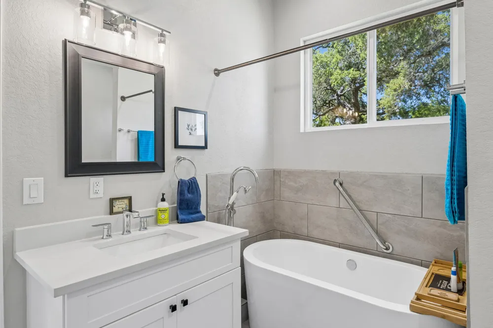 103 Hans Bell Blanco, TX 78606
