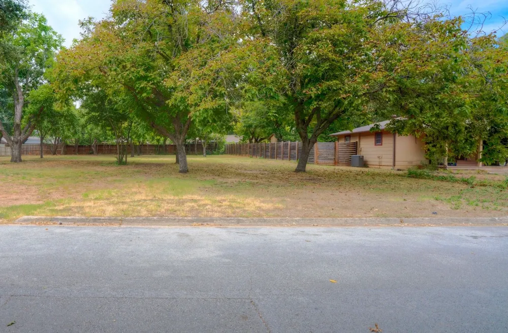 310 Blevins Street Grapevine, TX 76051