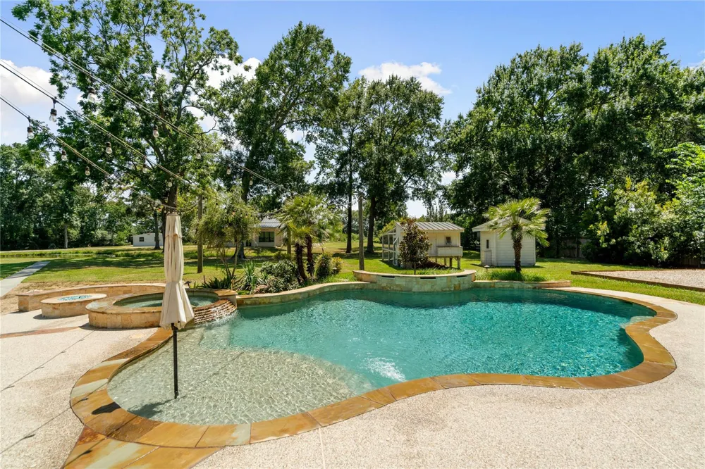 9915 Hufsmith Kuykendahl Tomball, TX 77375