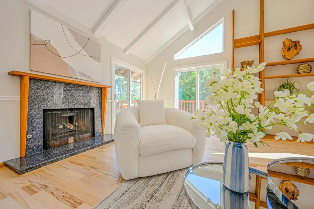 10112 Adelheid Cupertino, CA 95014