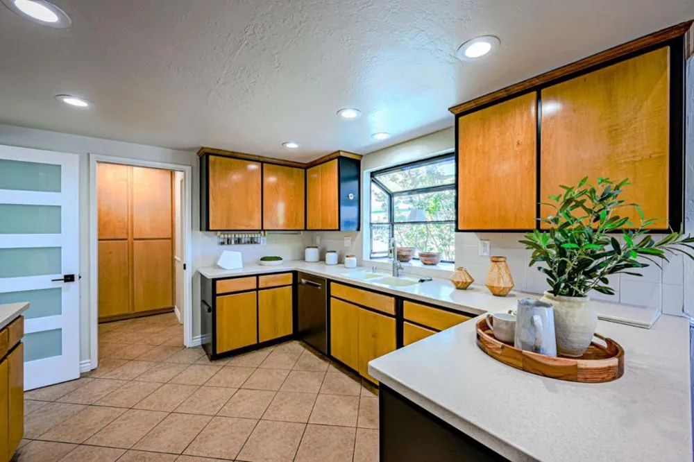 10112 Adelheid Cupertino, CA 95014