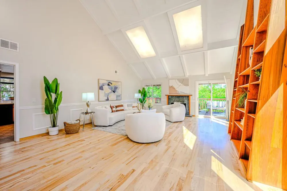 10112 Adelheid Cupertino, CA 95014