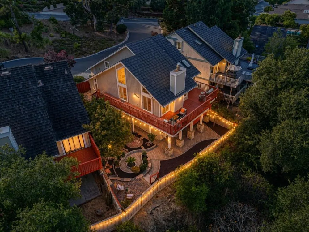 10112 Adelheid Cupertino, CA 95014