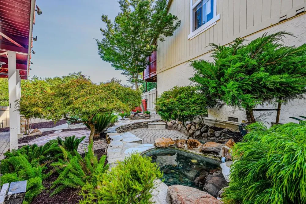 10112 Adelheid Cupertino, CA 95014