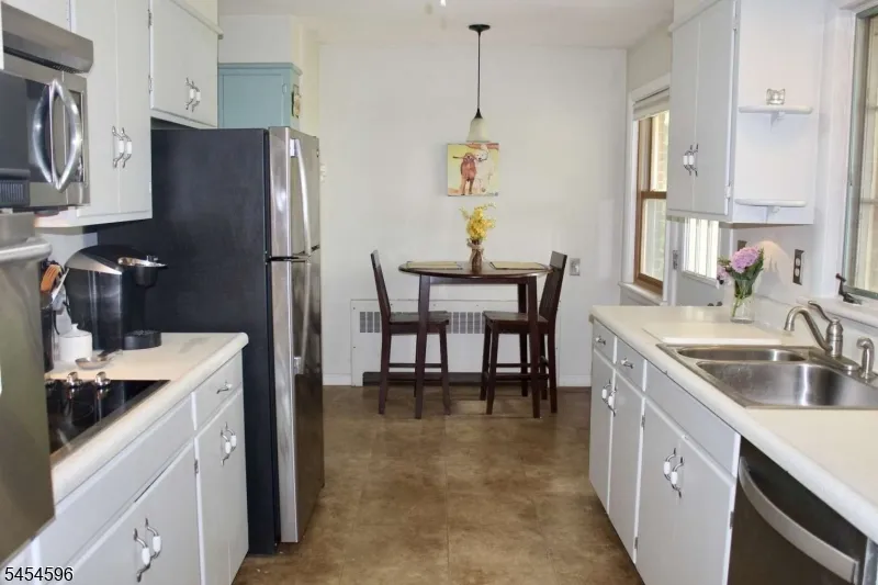 206 Ridge Rd Harmony, NJ 08865