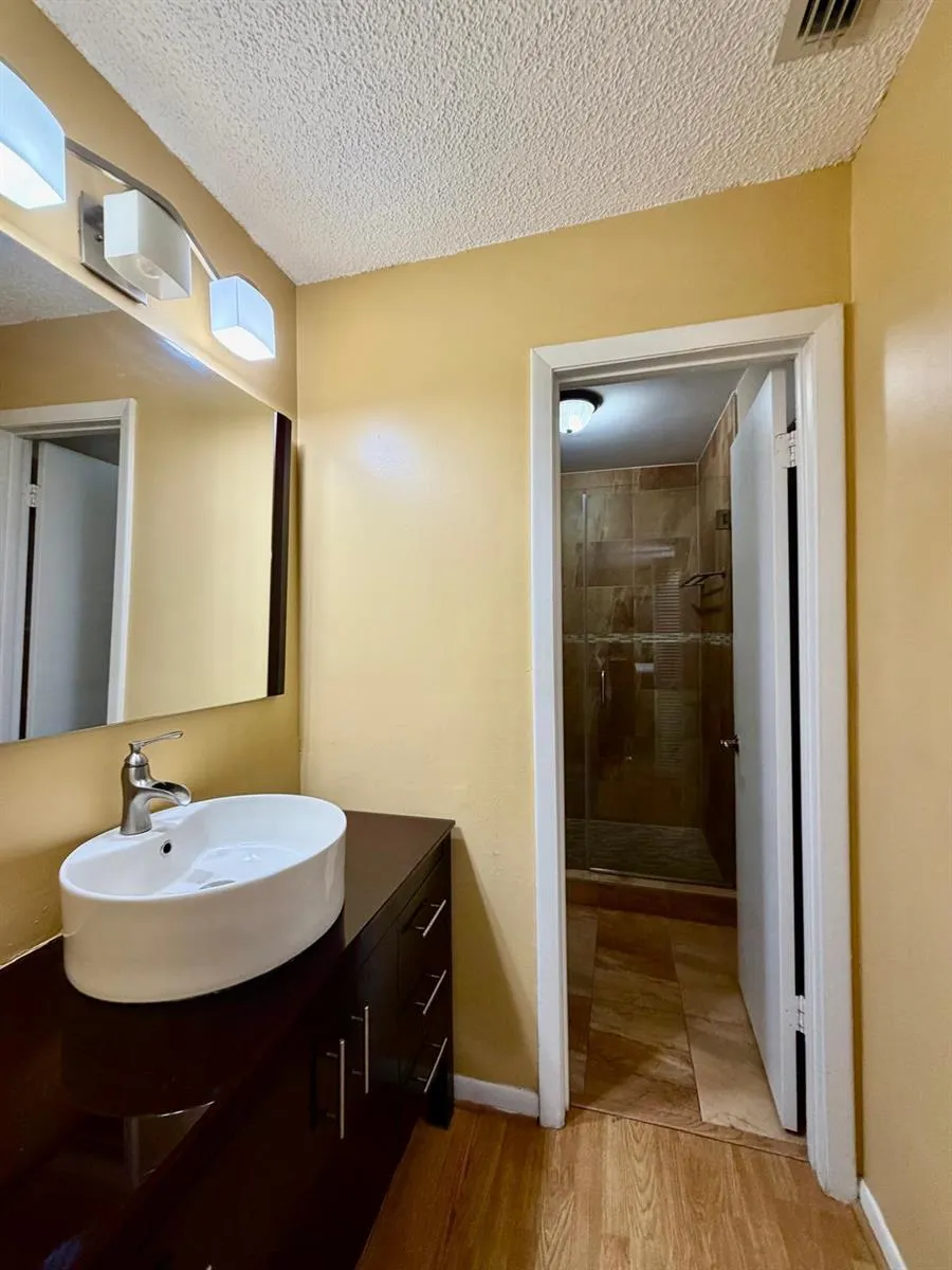1092 W 32nd Street Hialeah, FL 33012