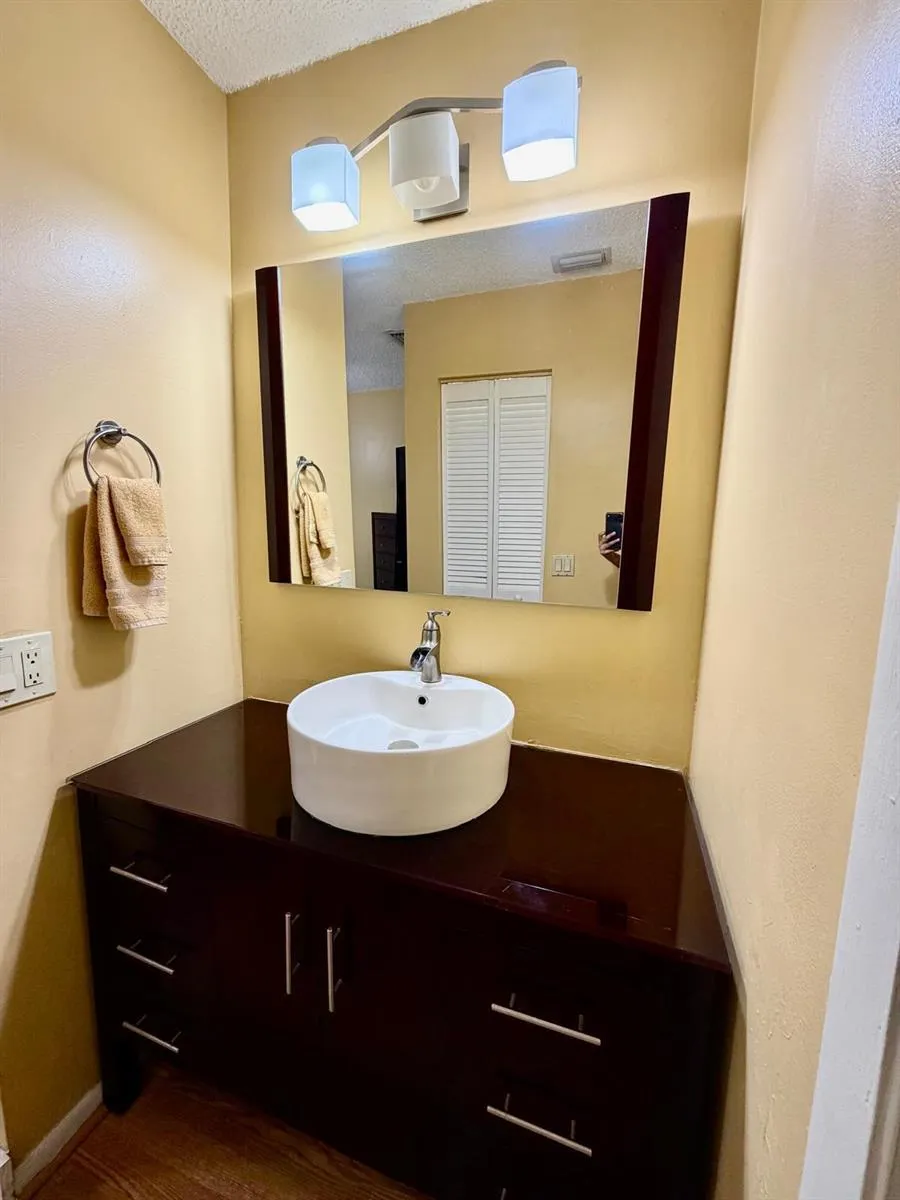1092 W 32nd Street Hialeah, FL 33012