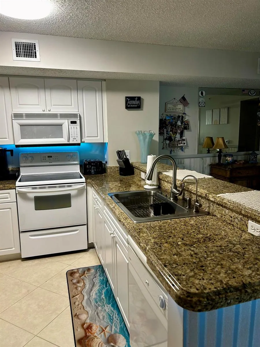 284 VILLAGE BOULEVARD #9207 Tequesta, FL 33469
