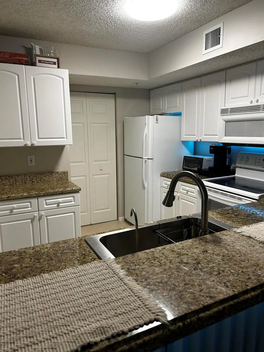 284 VILLAGE BOULEVARD #9207 Tequesta, FL 33469