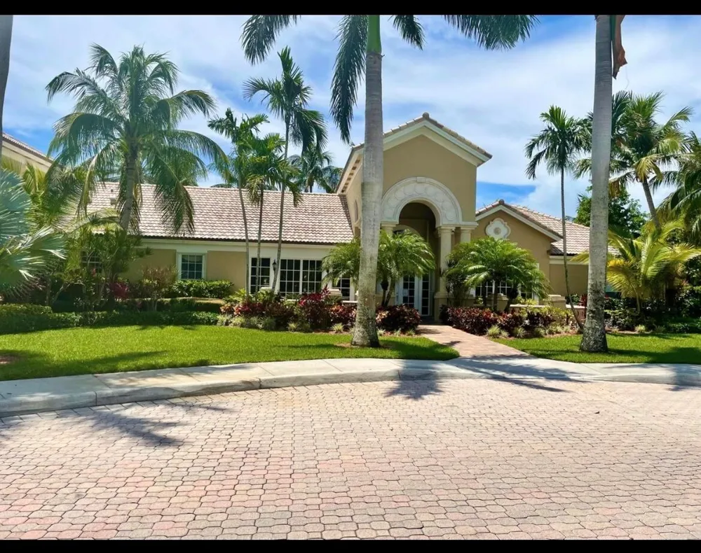 284 VILLAGE BOULEVARD #9207 Tequesta, FL 33469