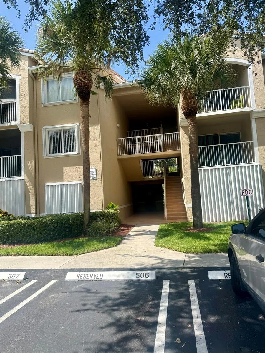 284 VILLAGE BOULEVARD #9207 Tequesta, FL 33469