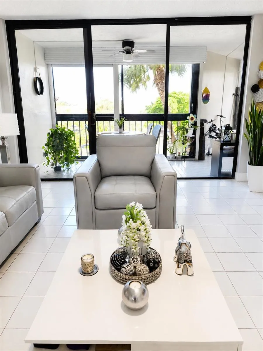 16300 Golf Club Road #314 Weston, FL 33326