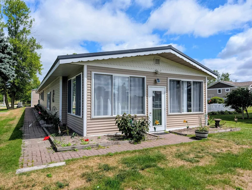 1656 Riverside Drive Au Gres Township, MI 48703