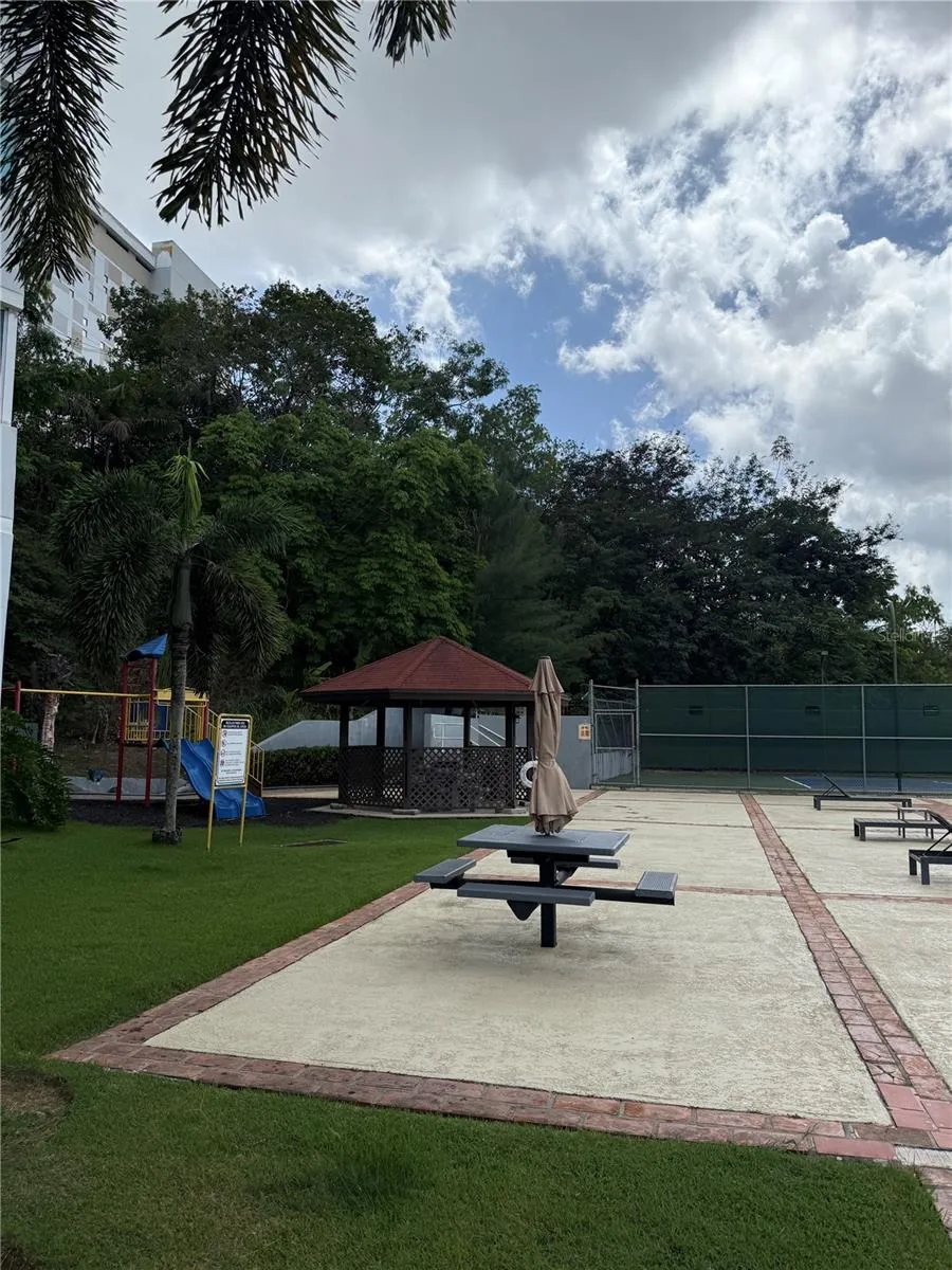 155 CARRAZO #8D Guaynabo, PR 00971
