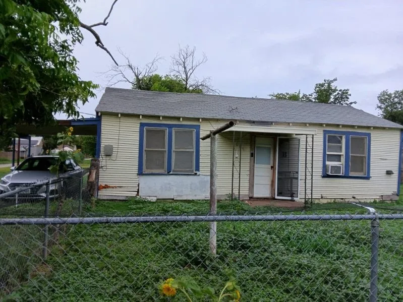 1609 Avenue B Brownwood, TX 76801