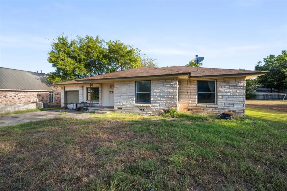 807 E Tyler Street Mexia, TX 76667