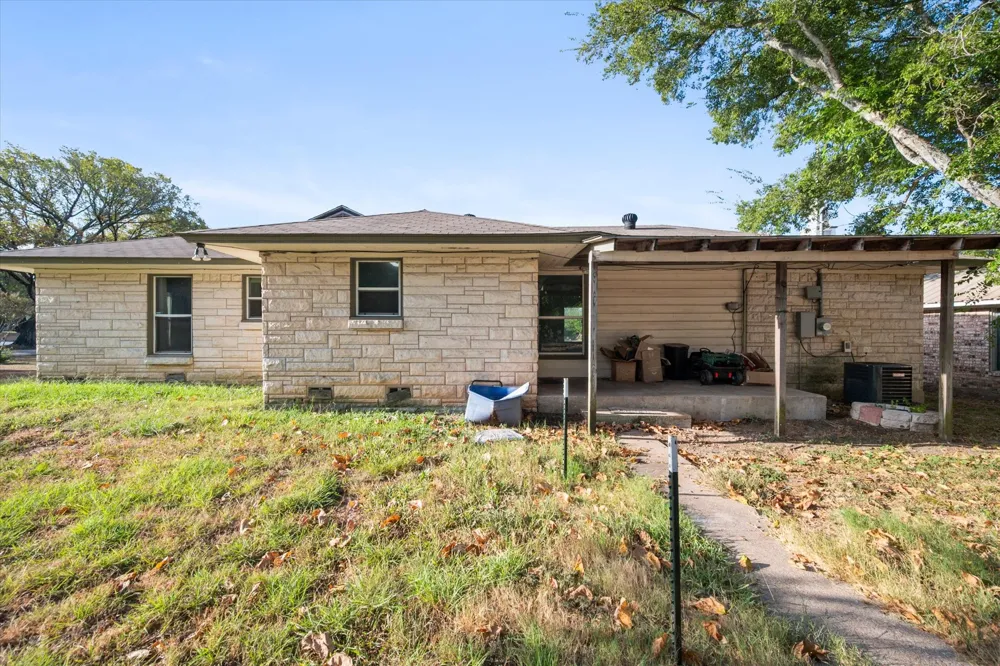 807 E Tyler Street Mexia, TX 76667
