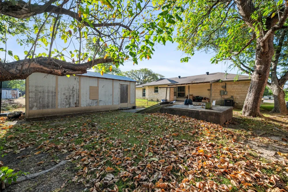 807 E Tyler Street Mexia, TX 76667