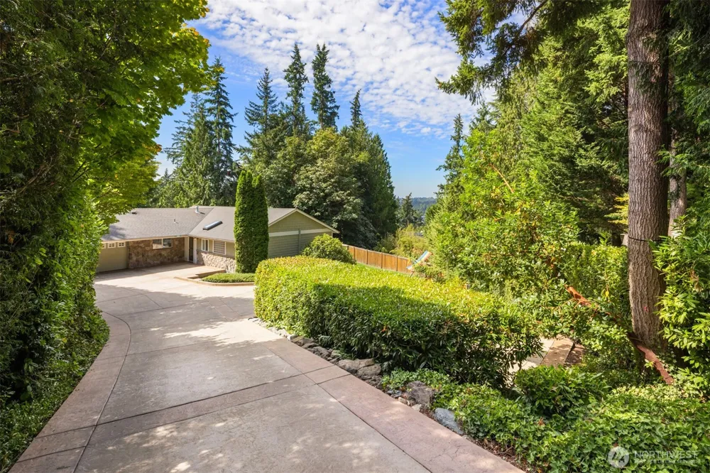 4859 86th Avenue SE Mercer Island, WA 98040
