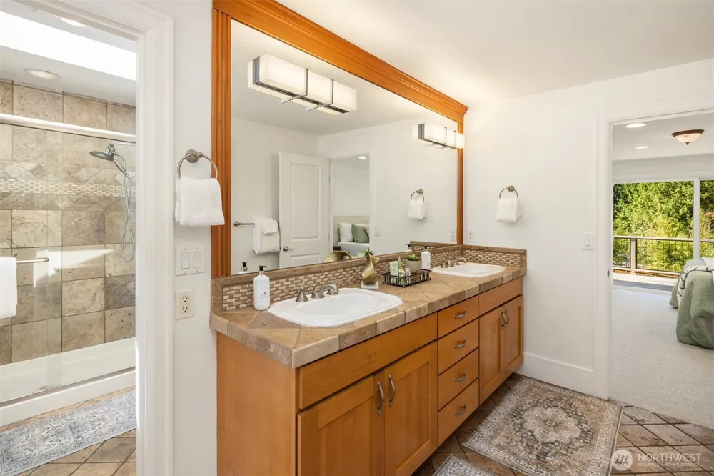 4859 86th Avenue SE Mercer Island, WA 98040