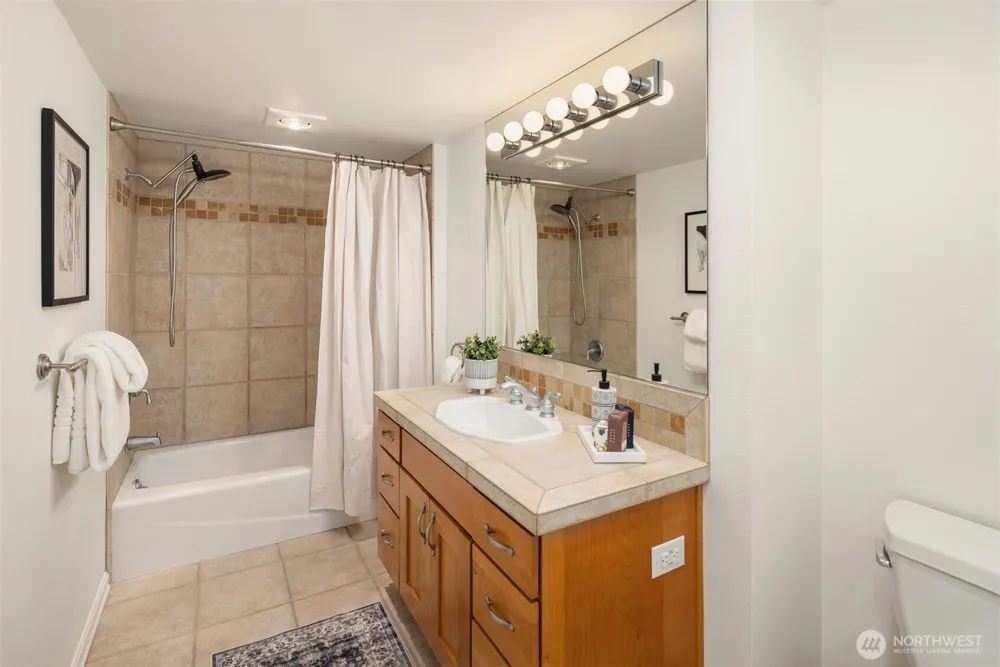 4859 86th Avenue SE Mercer Island, WA 98040