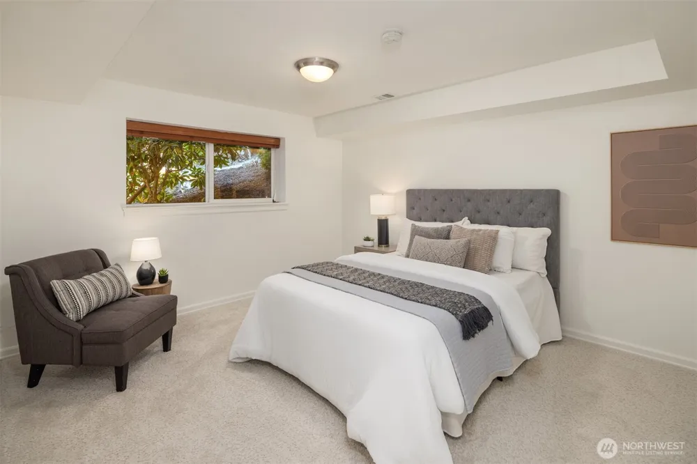 4859 86th Avenue SE Mercer Island, WA 98040