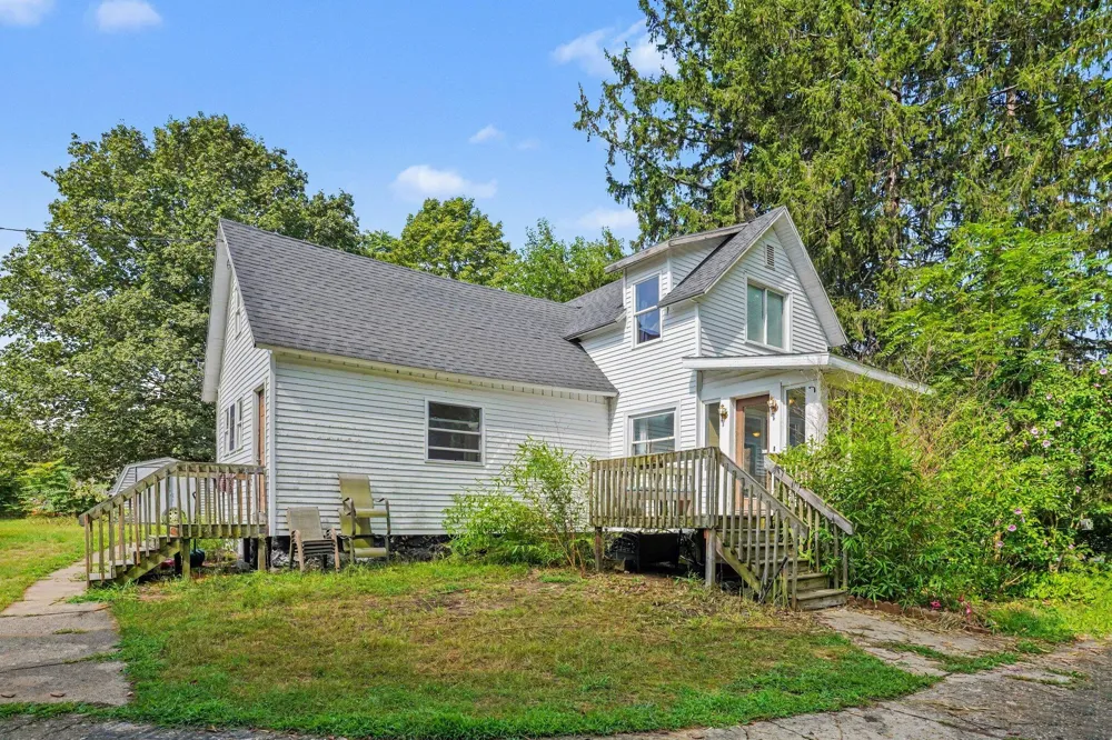 2379 Dumont Lake Road Allegan Township, MI 49010