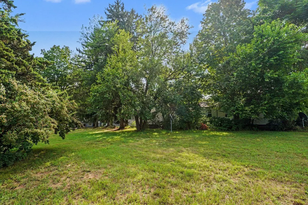 2379 Dumont Lake Road Allegan Township, MI 49010