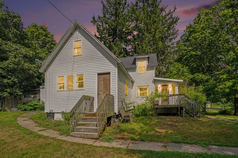 2379 Dumont Lake Road Allegan Township, MI 49010