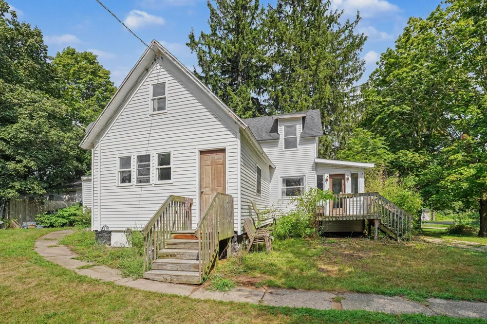 2379 Dumont Lake Road Allegan Township, MI 49010