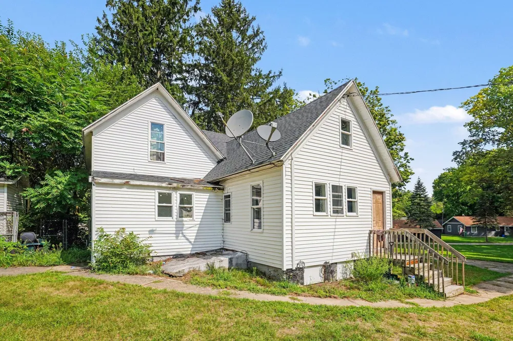 2379 Dumont Lake Road Allegan Township, MI 49010
