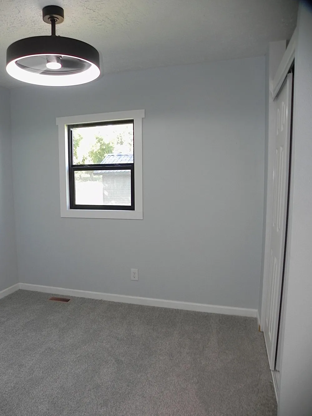 13805 Riverside Drive Constantine Township, MI 49042
