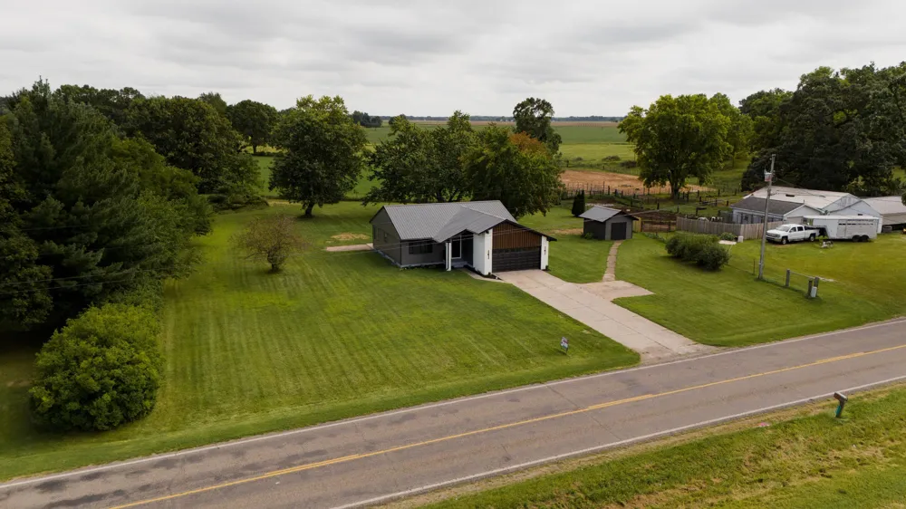 13805 Riverside Drive Constantine Township, MI 49042