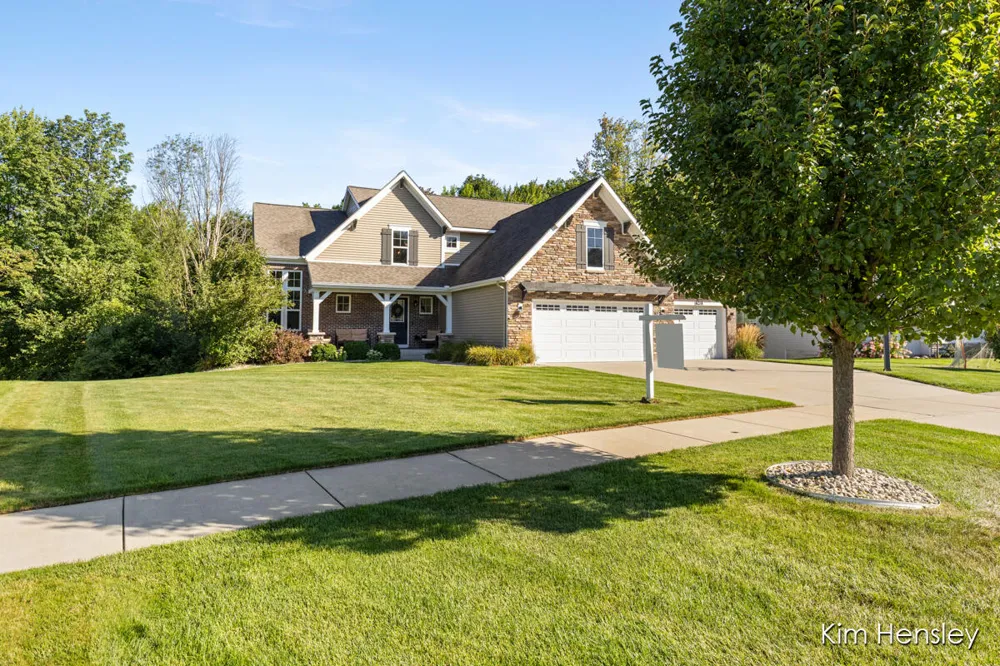 9413 Sunset Ridge Drive NE Algoma Township, MI 49341
