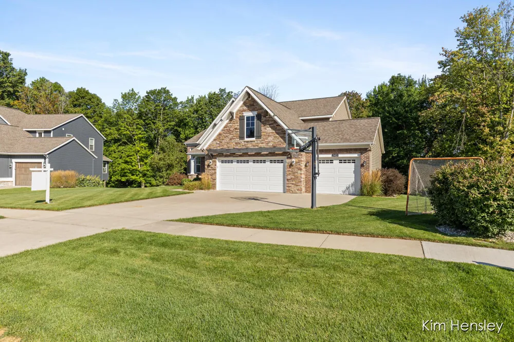 9413 Sunset Ridge Drive NE Algoma Township, MI 49341