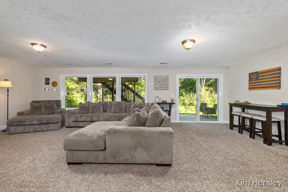 9413 Sunset Ridge Drive NE Algoma Township, MI 49341
