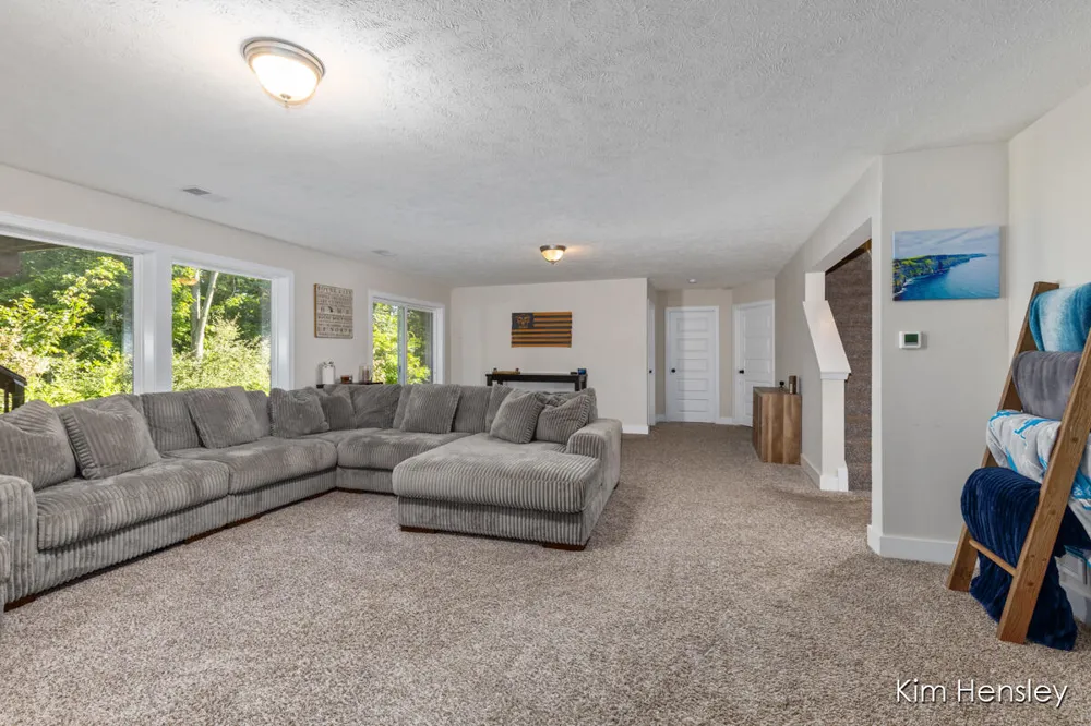 9413 Sunset Ridge Drive NE Algoma Township, MI 49341